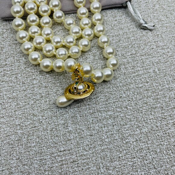 Vivienne Westwood Pearl Necklace Gold Pendant - Picture 6 of 9